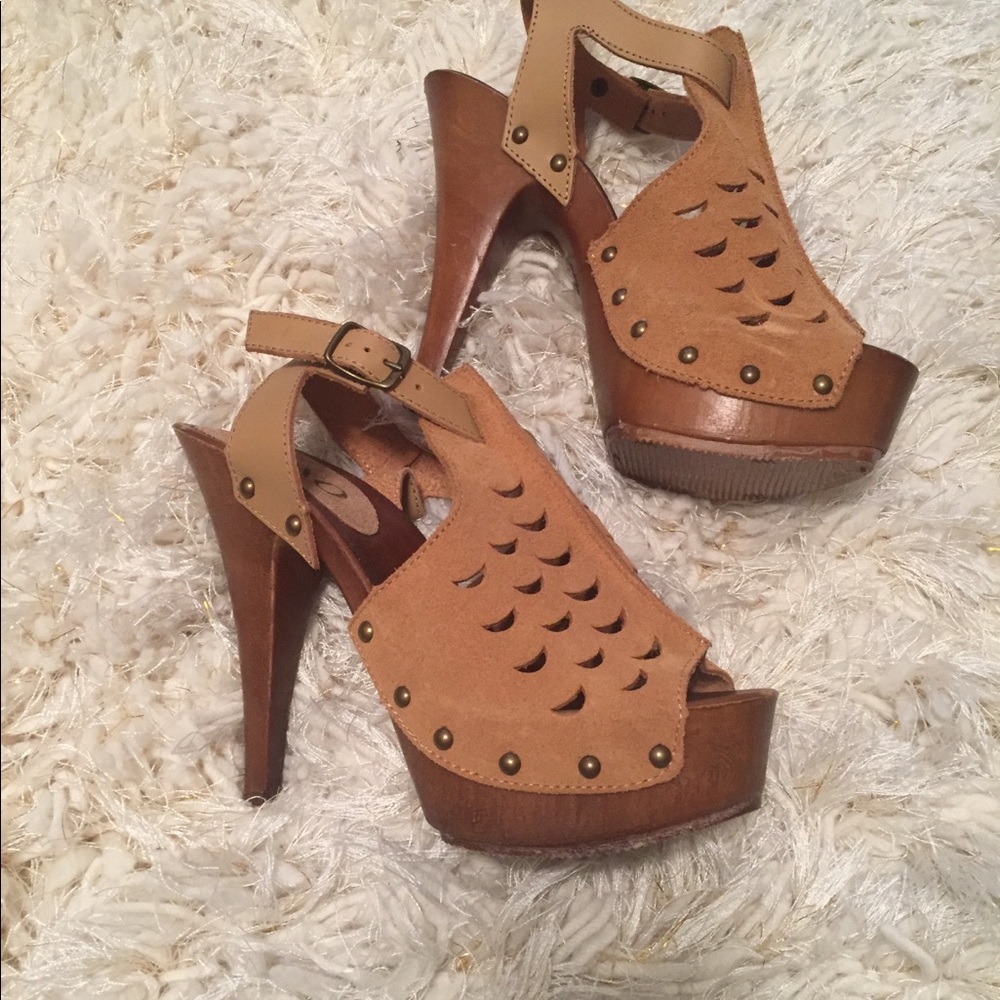 Shoes - Picture 2 of 3